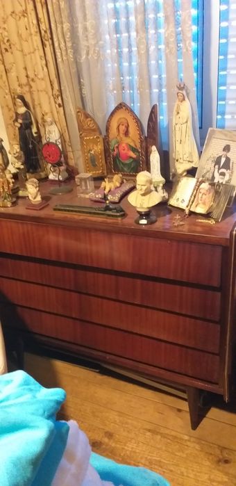 Cômoda usada, em bom estado