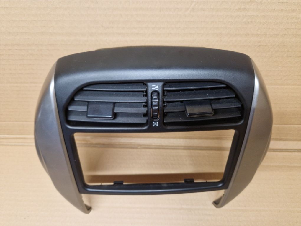 Ramka dekor maskownica radia panel środkowy Toyota RAV4 II lift