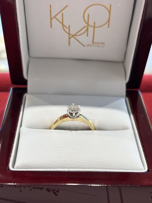 Pierścionek zaręczynowy z diamentem 0,31 ct