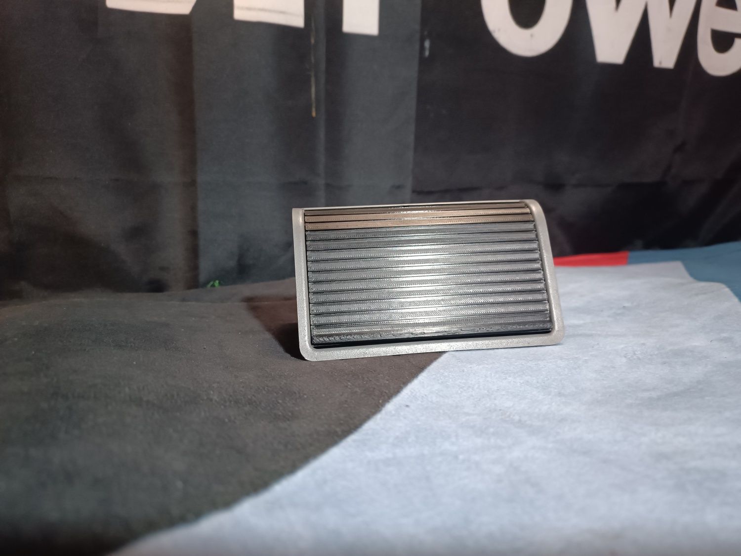 Cinzeiro para consola central bmw  compatível com todos os modelos e46