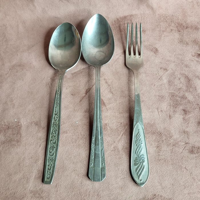 Stare sztućce nierdzewnej ¹³⁶