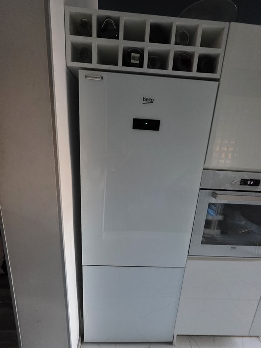 Lodówka BEKO szklane drzwi