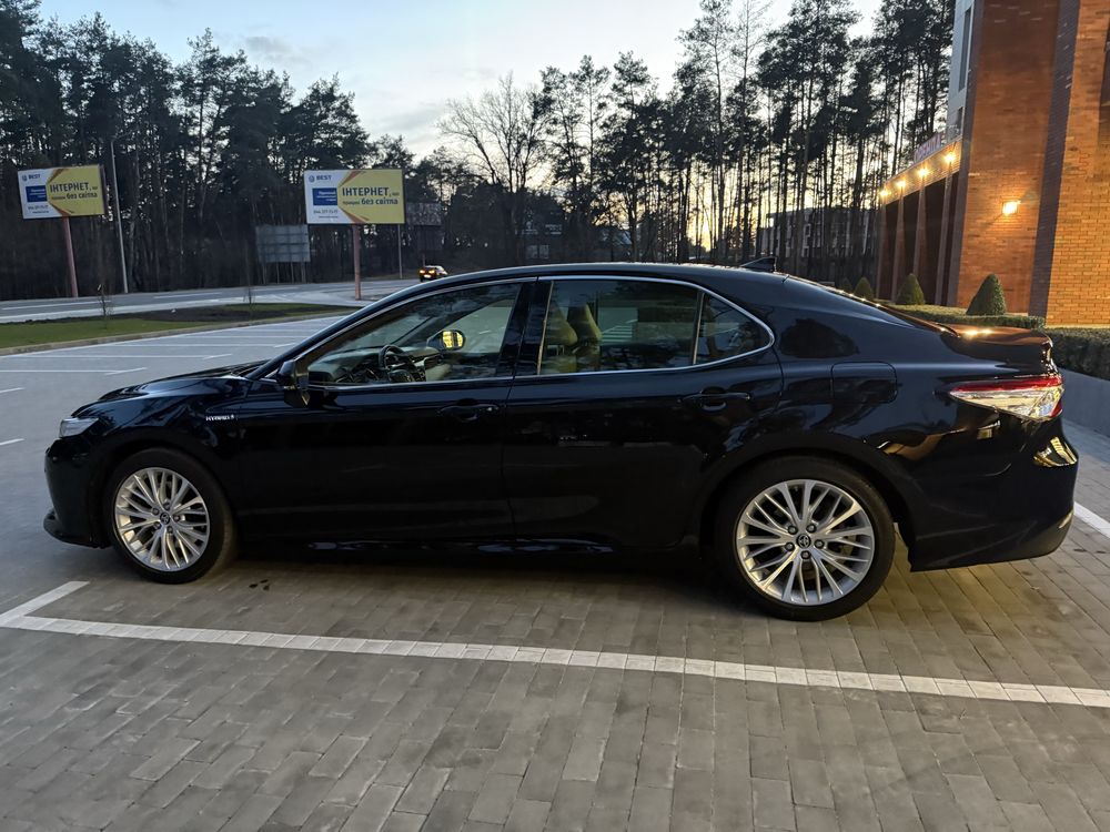 Продам Toyota Camry 2020  Hybrid