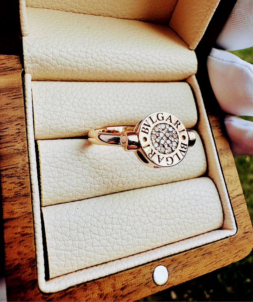 Золотое кольцо bvlgari с бриллиантами