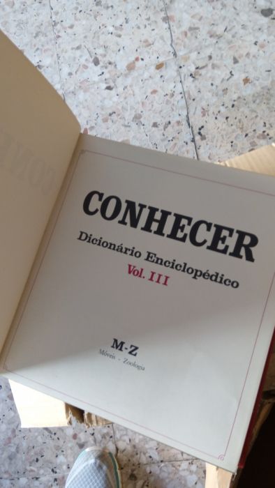 Dicionário enciclopédico CONHECER, volumes 1 e 3