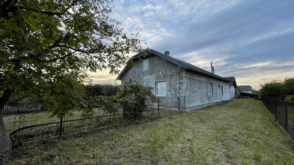 Просторий цегляний будинок біля Калуша – 122 м², ділянка 22 сотки