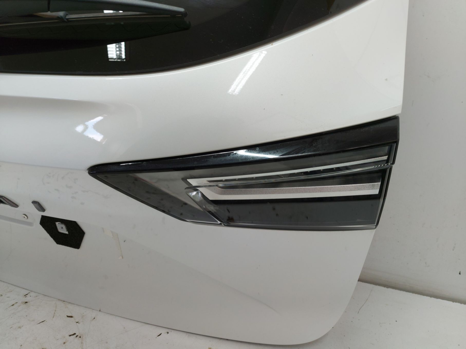 Nissan Qashqai J12 III LIFT Klapa pokrywa bagażnika lampy QBEG kompletna