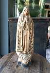 Antiga escultura em terracota de Nossa Senhora de Fátima