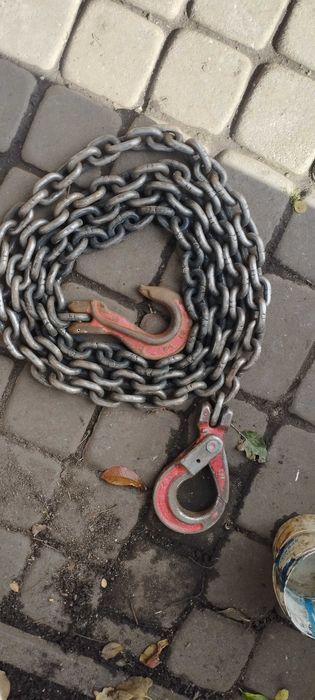 Łańcuch twardy ,mocny  np zrywkowy lub holowanie.