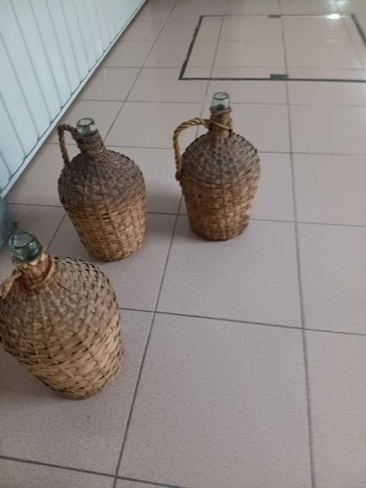3 garrafões centenarios