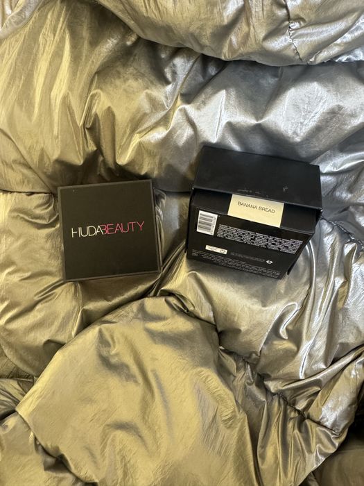 Puder HUDABEAUTY easy bake banana  BREAD