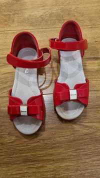Czerwone eleganckie lakierki sandałki z kokardką rozmiar 32