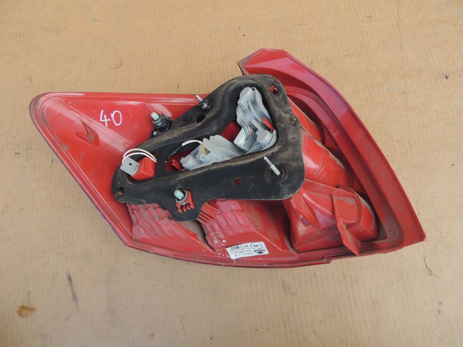 Lampa tył tylna prawa europejska Toyota Auris 1 I E15 06,07,08,09