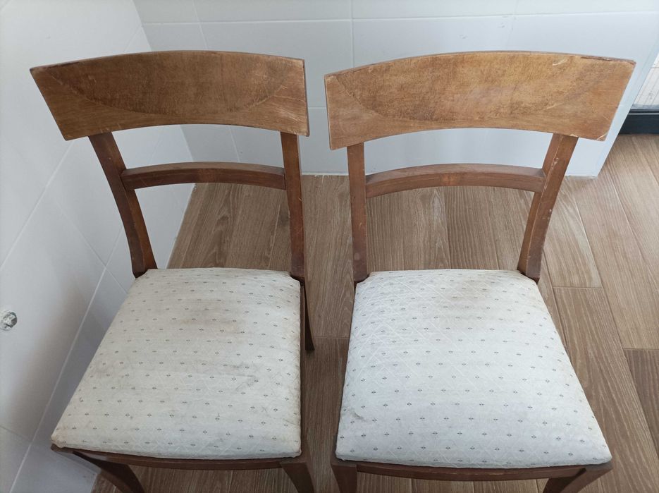 Mesa de jantar em Mogno com 6 cadeiras