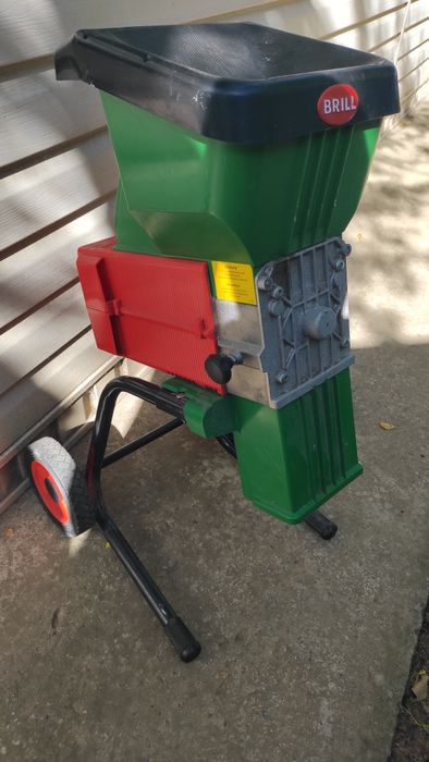 Дробілка гілок . Измельчитель веток.Шредер.