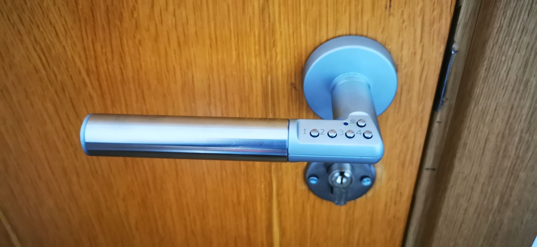 Puxador de porta Assa Abloy roseta TESA CODE muito pouco uso