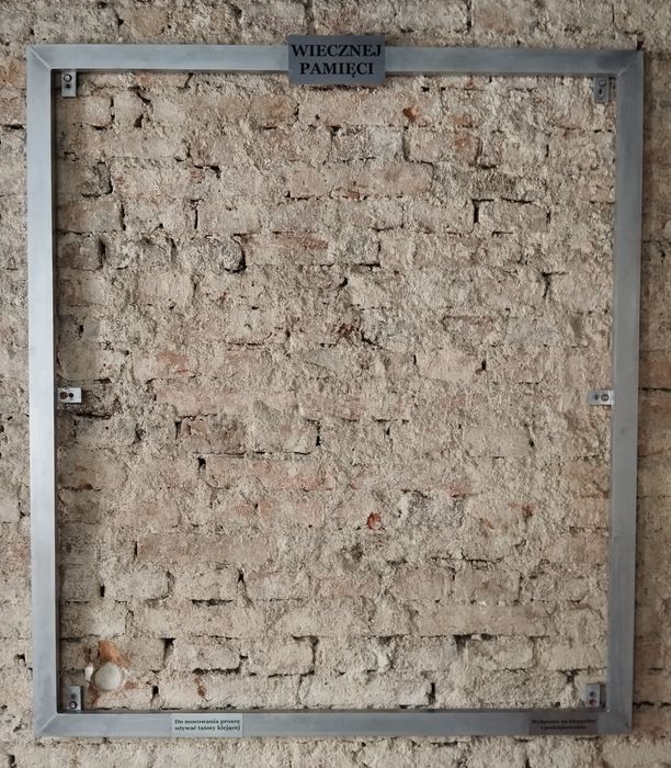 Tablica na nekrologi. Zawiadamianie o pogrzebach. Podziękowania.