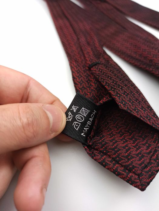 Maybach czerwony jedwabny krawat zm81