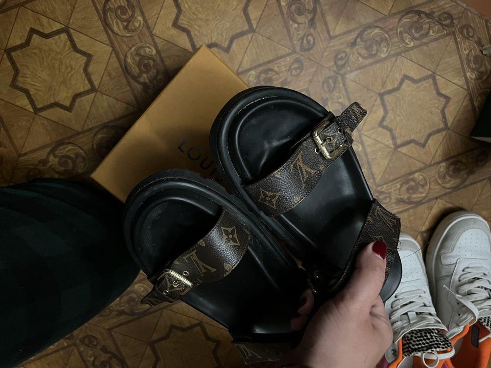 Сандалі louis vuitton