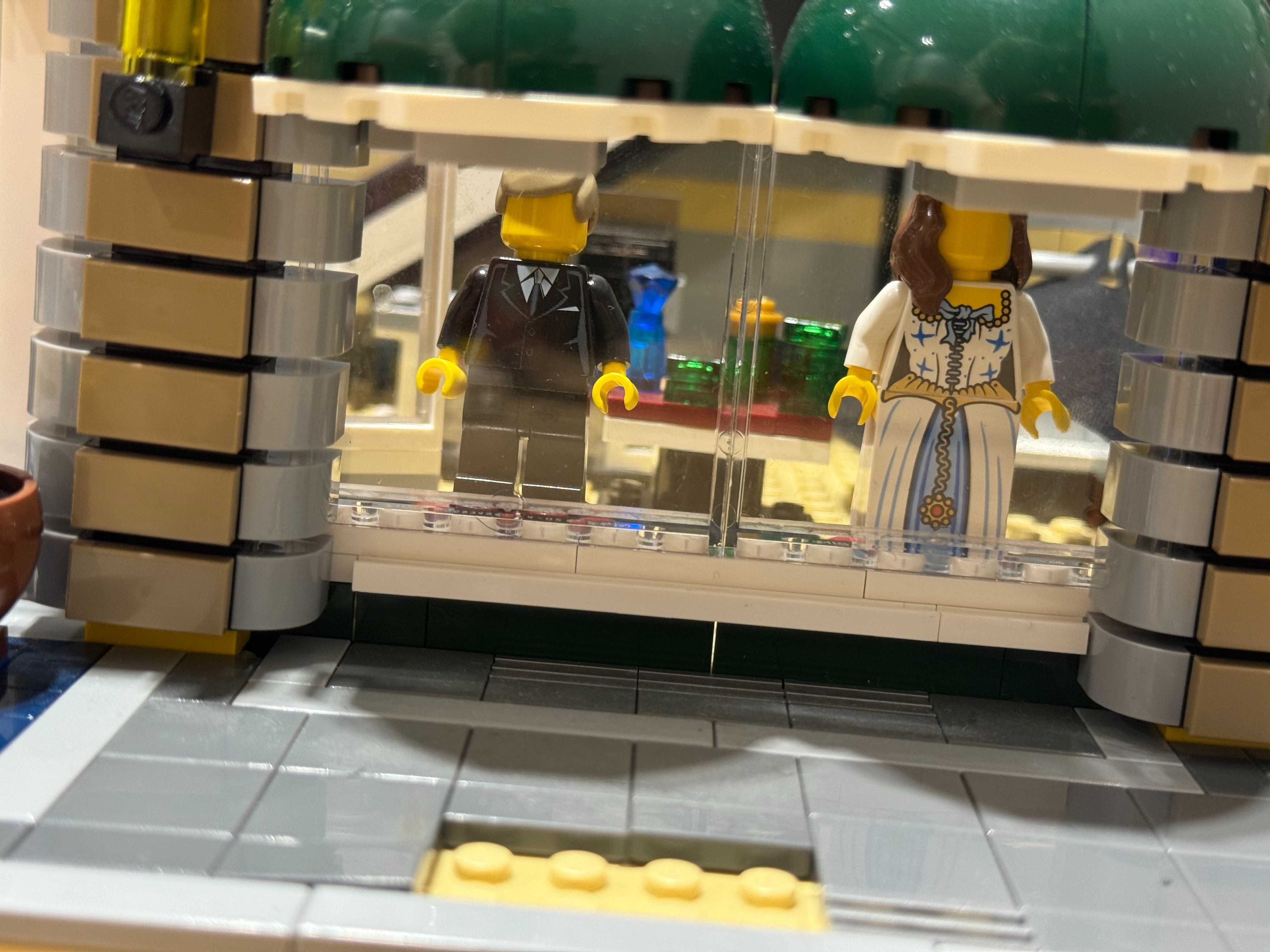 LEGO Creator Expert 10211 Grand Emporium