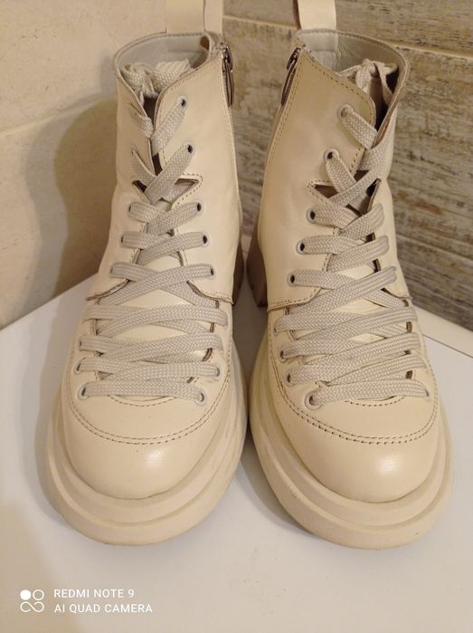 Ботінки, черевики, чоботи, красовки