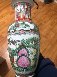 Jarra de cerâmica de Macao antiga pintada à mão.