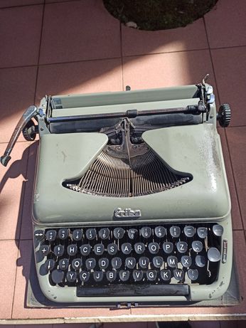Máquina de Escrever ERIKA 10 (1957)