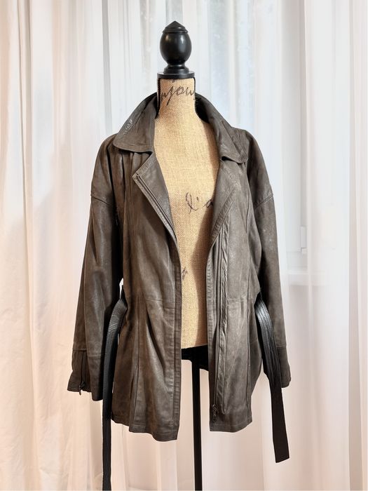 Miękka skóra licowa, wiązana w pasie, M oversize, gratis szal z futrem