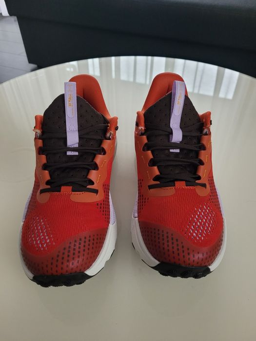 Buty Under Armour UA U Infinite Pro Trail - pomarańczowe 42.5