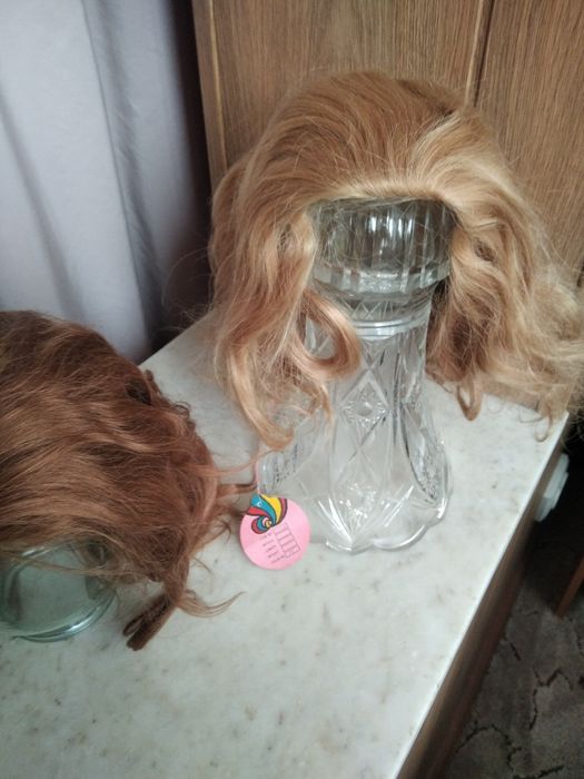 Парики искусственные.