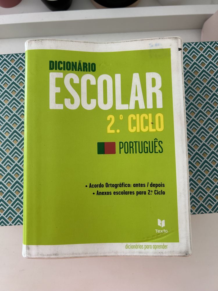 Dicionário Escolar