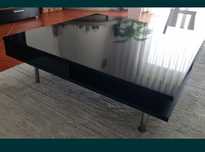 Mesa de centro da ikea em ótimo estado, em preto com um brilho