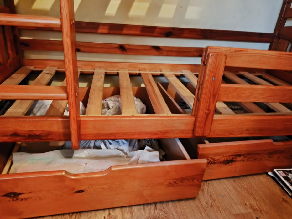 Sprzedam łóżko piętrowe