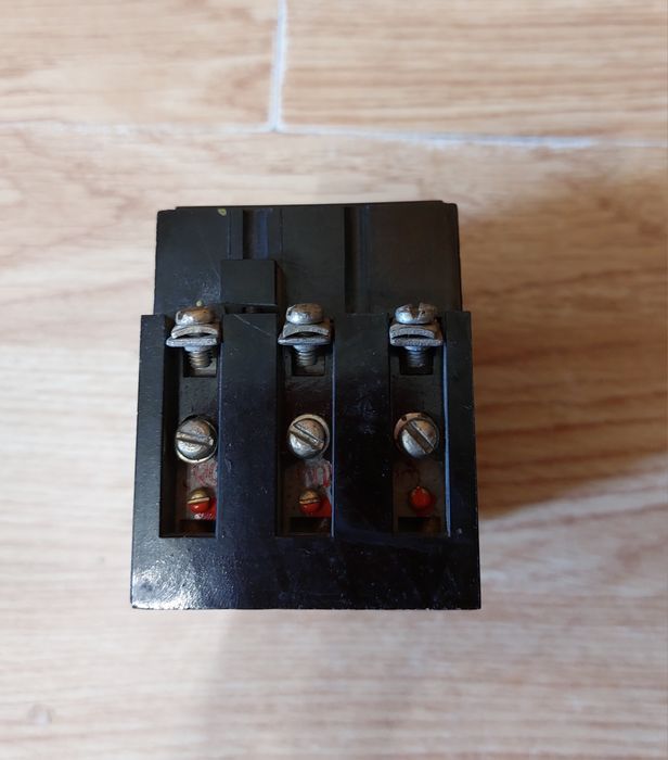 Автоматический выключатель АЕ 202 ЗФ, 4А. 220-380V