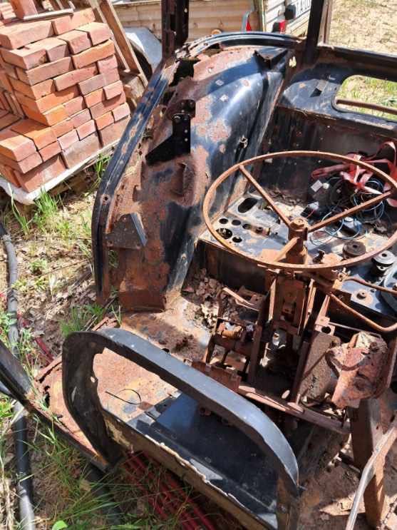 Kabina Massey Ferguson i części składowe