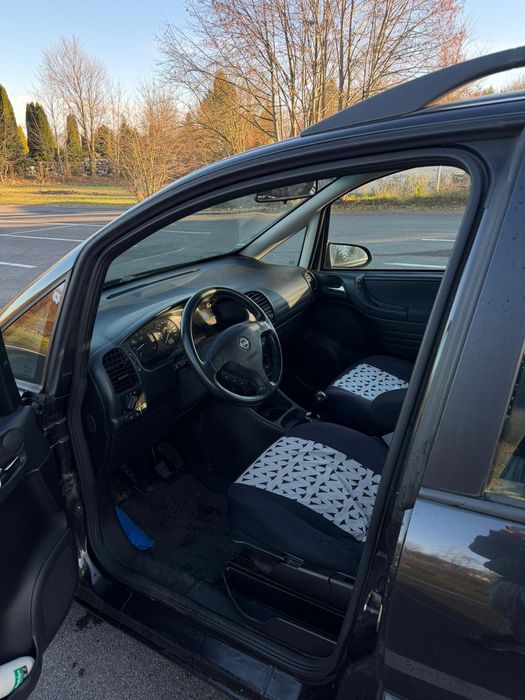Sprzedam Opel Zafira 2000r.7-osobowa.Jeden właściciel od nowości