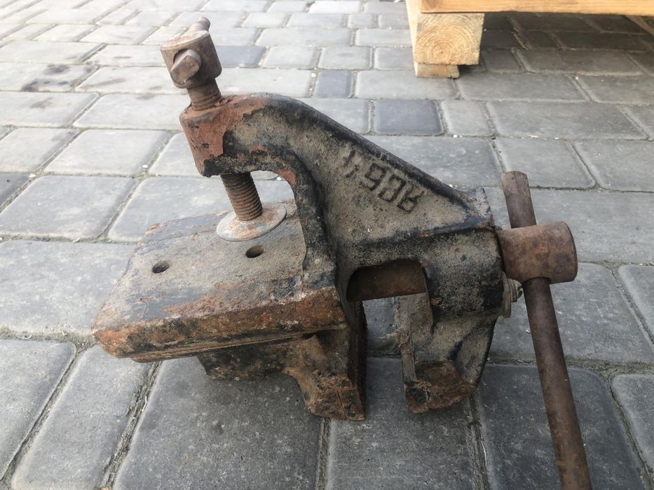 Слесарные тиски