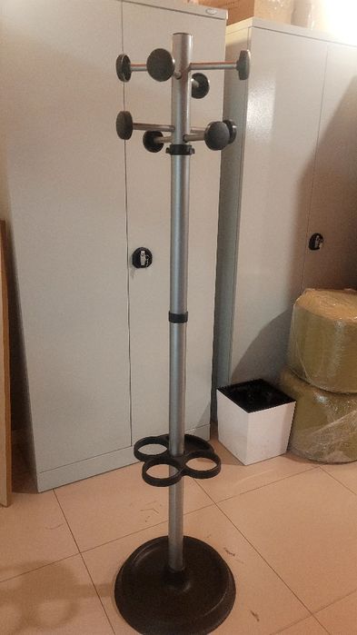 Вішалка напольна металева