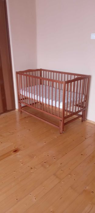 Дитяче ліжечко з матрацом