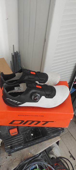 Vendo sapatos dmt de estrada 41 praticamente novos