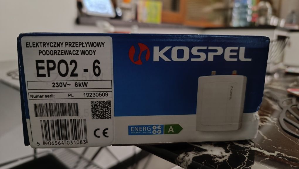 Elektryczny przepływowy podgrzewacz wody