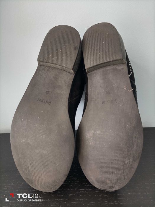 Botins pretos tipo camurça