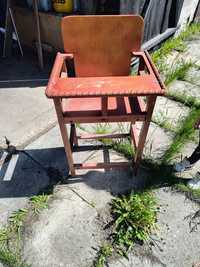 Starodawne krzesełko do karmienia dziecka PRL