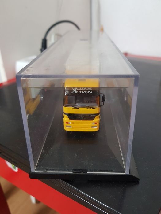 Model zabawka ciężarówka Mercedes