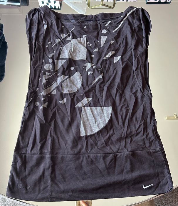 Top lindo Nike em ótimo estado