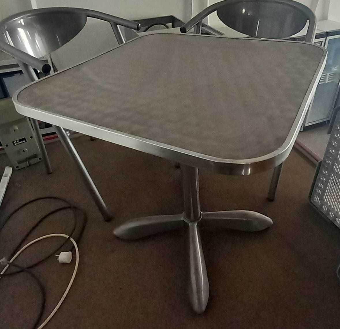 Cadeiras de Café + Mesa