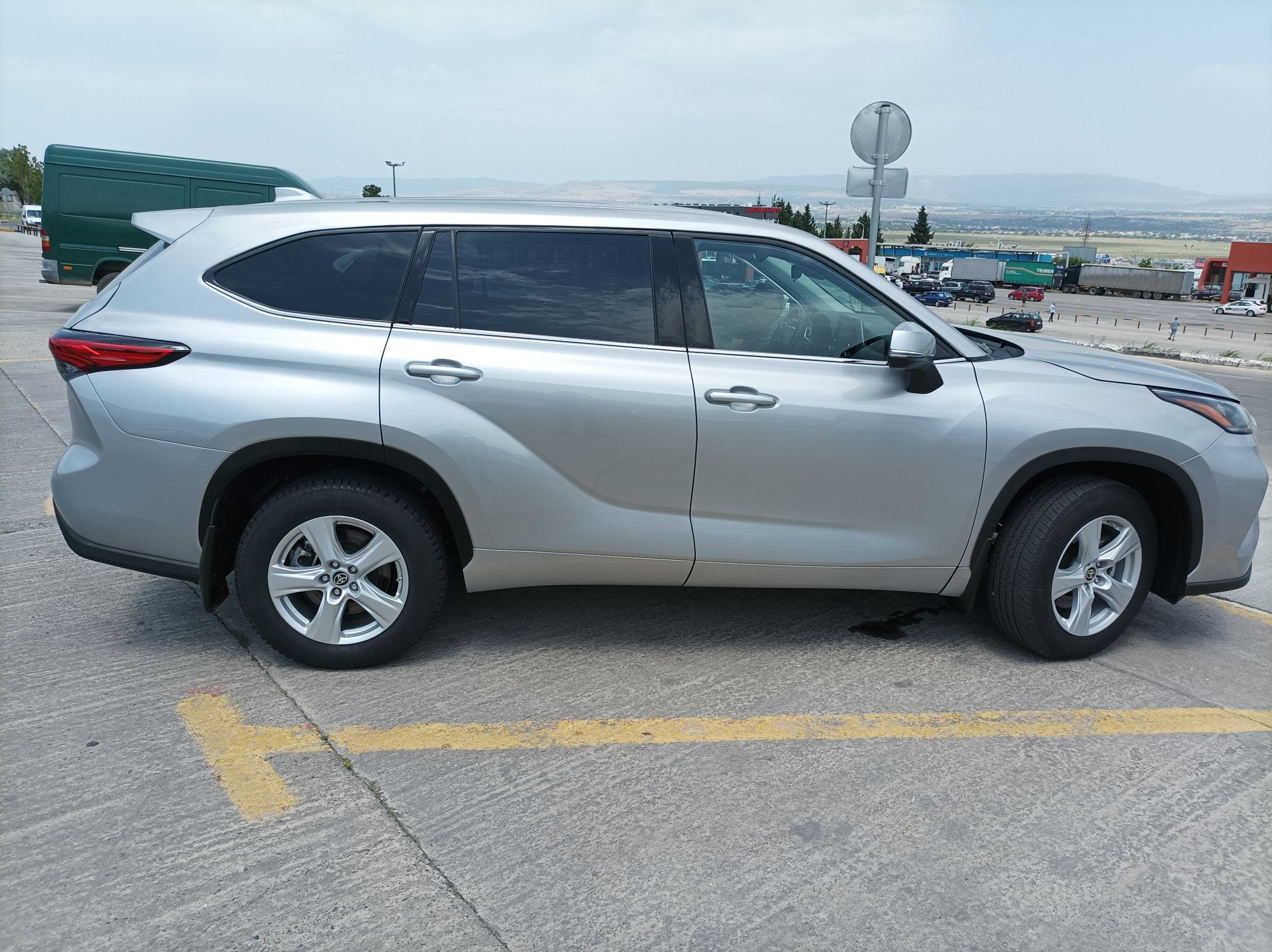 Продам Toyota Highlander hybrid 2020