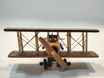 Drewniany samolot. Dwupłatowiec model A