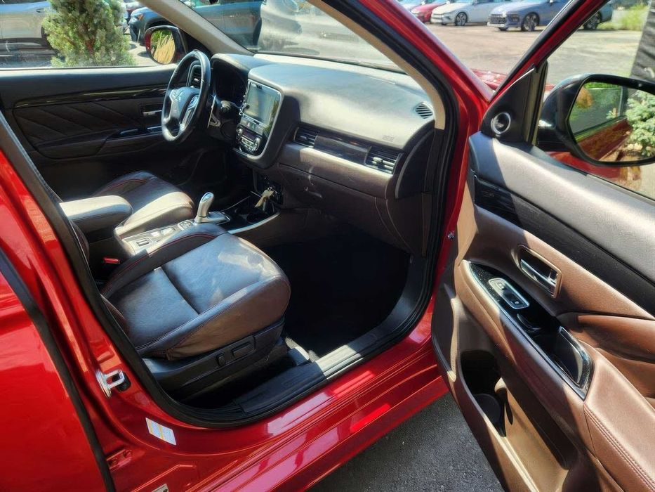 Mitsubishi Outlander Hybrid GT S-AWC      2018