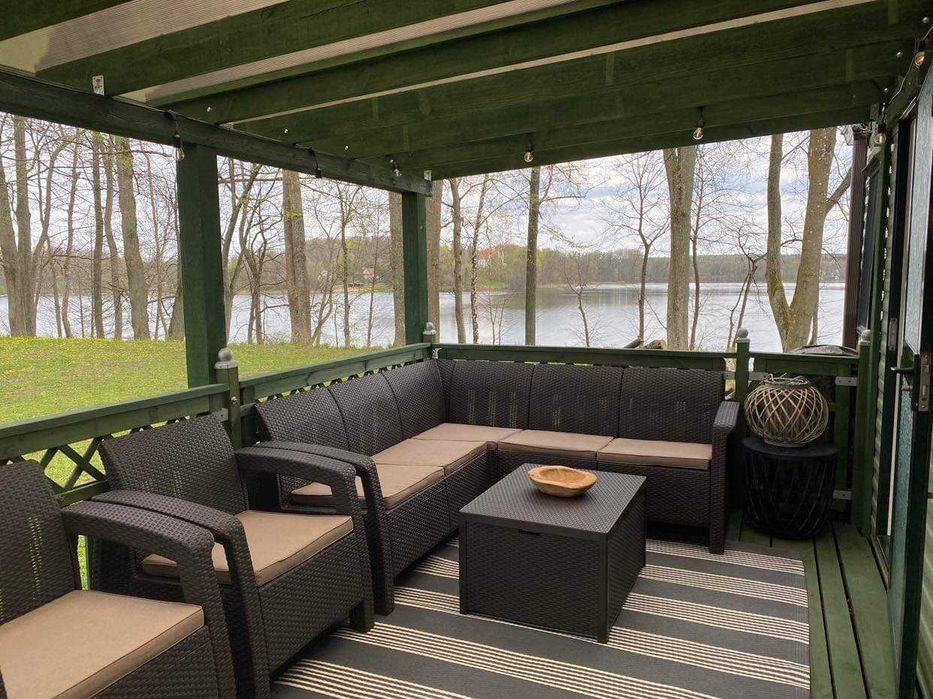 Domek nad jeziorem Ublik Wyszowate linia brzegowa pomost łódka